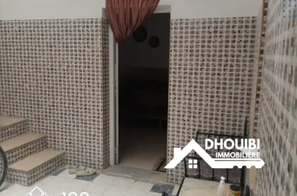 real-estate-agent-buying-selling