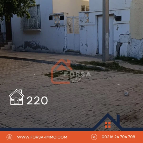 منزل مع علوي مستقل – بجانب المحكمة الابتدائية Kairouan